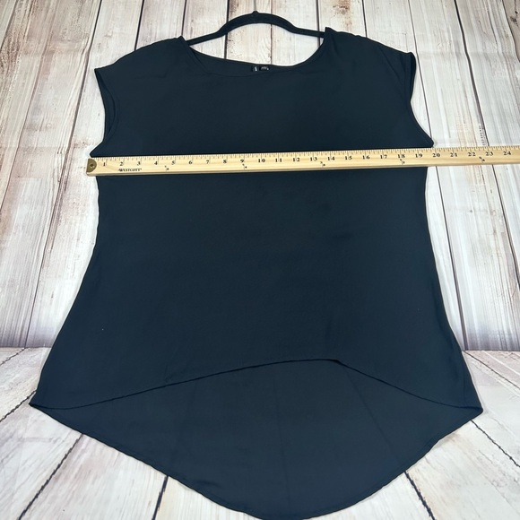 Classic Black Women's Top. Size Medium - Picture 7 of 9